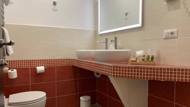 Relais-piazza-del-popolo-badezimmer-suite-junior-1